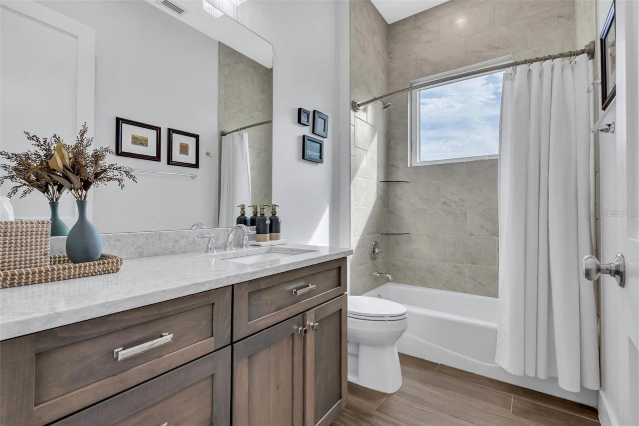 4881 Oxford Drive, Siesta Key, FL 34242 Photo