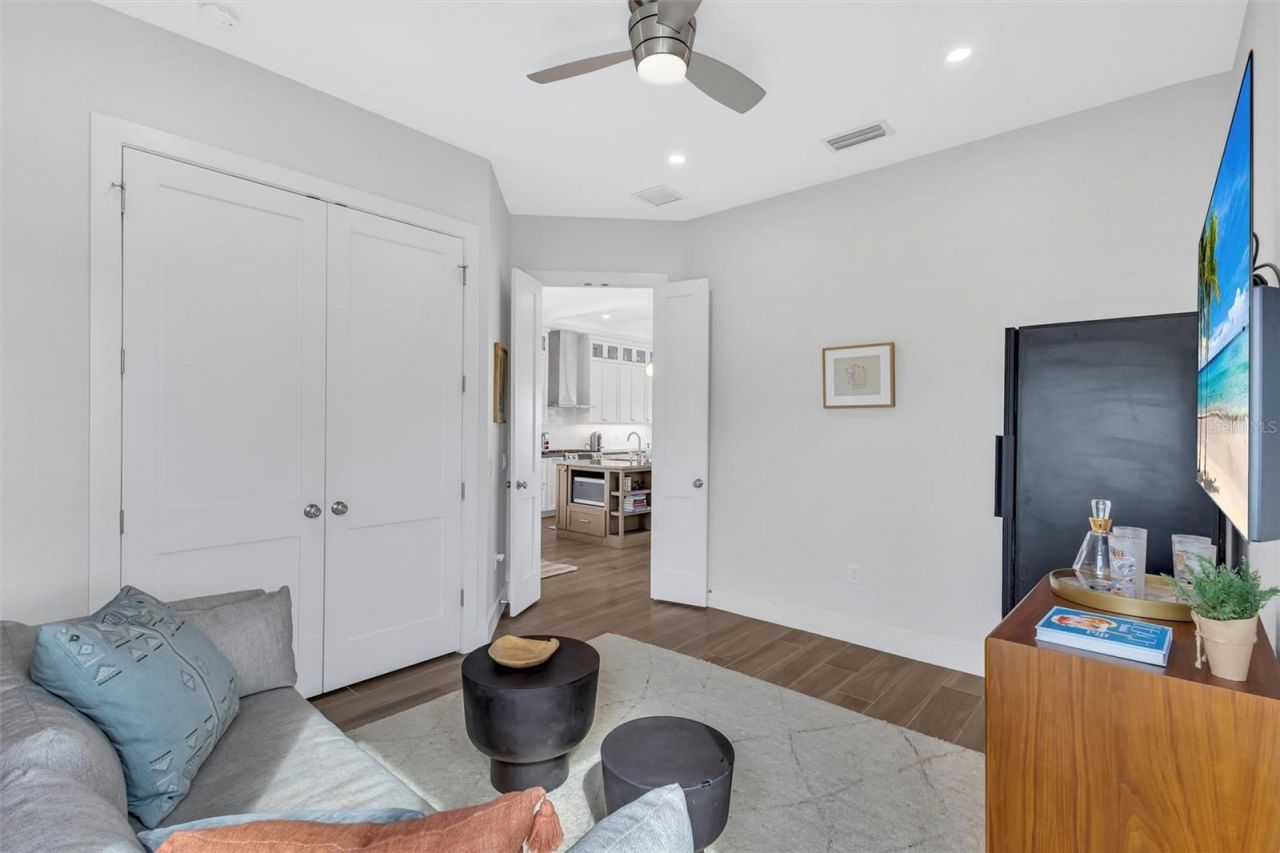 4881 Oxford Drive, Siesta Key, FL 34242 Photo