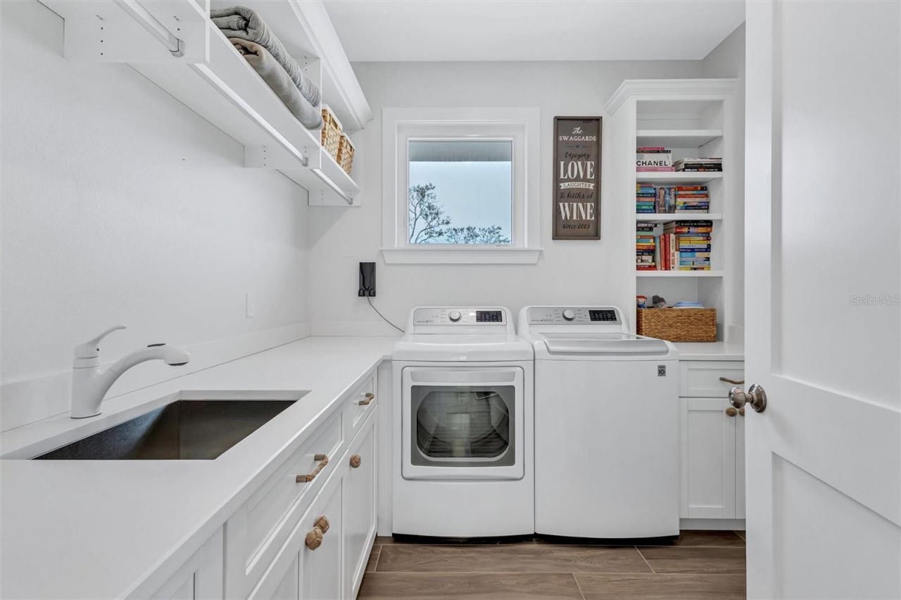 4881 Oxford Drive, Siesta Key, FL 34242 Photo