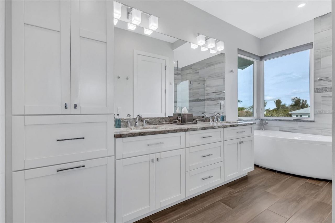 4881 Oxford Drive, Siesta Key, FL 34242 Photo