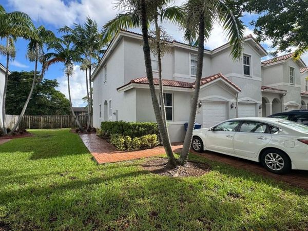 1041 NE 208th St, Unit 1041, Miami, FL 33179