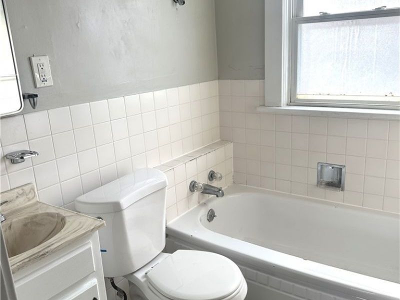 4270 Valley Road, Cleveland, OH 44109 Photo 7