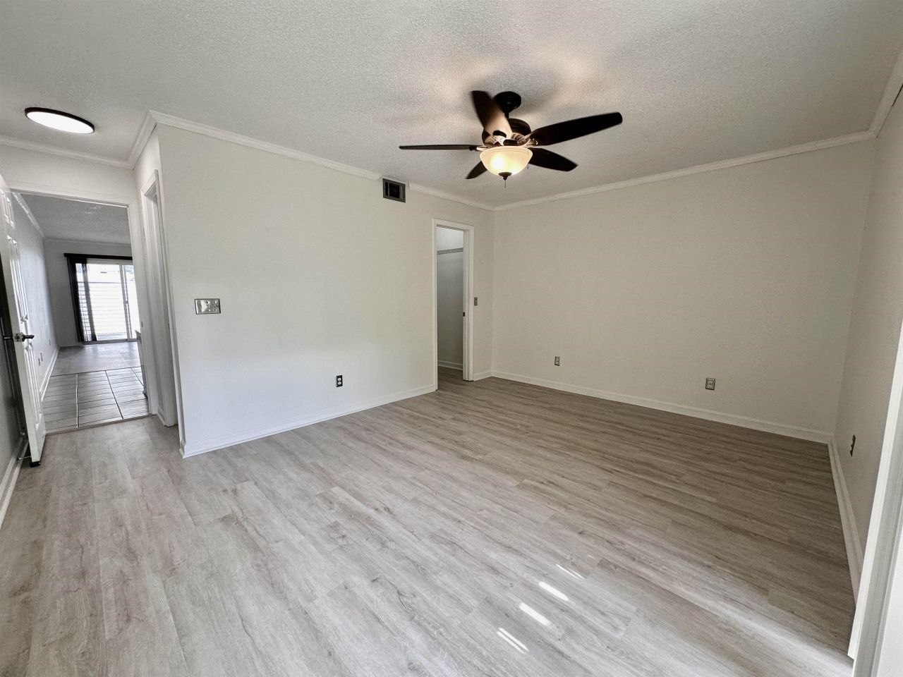 400 Cambridge Circle Photo 11