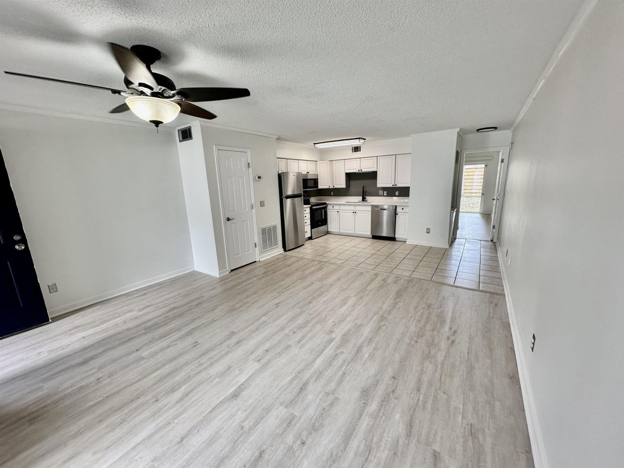 400 Cambridge Circle Photo 5