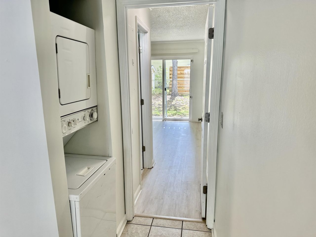 400 Cambridge Circle Photo 7