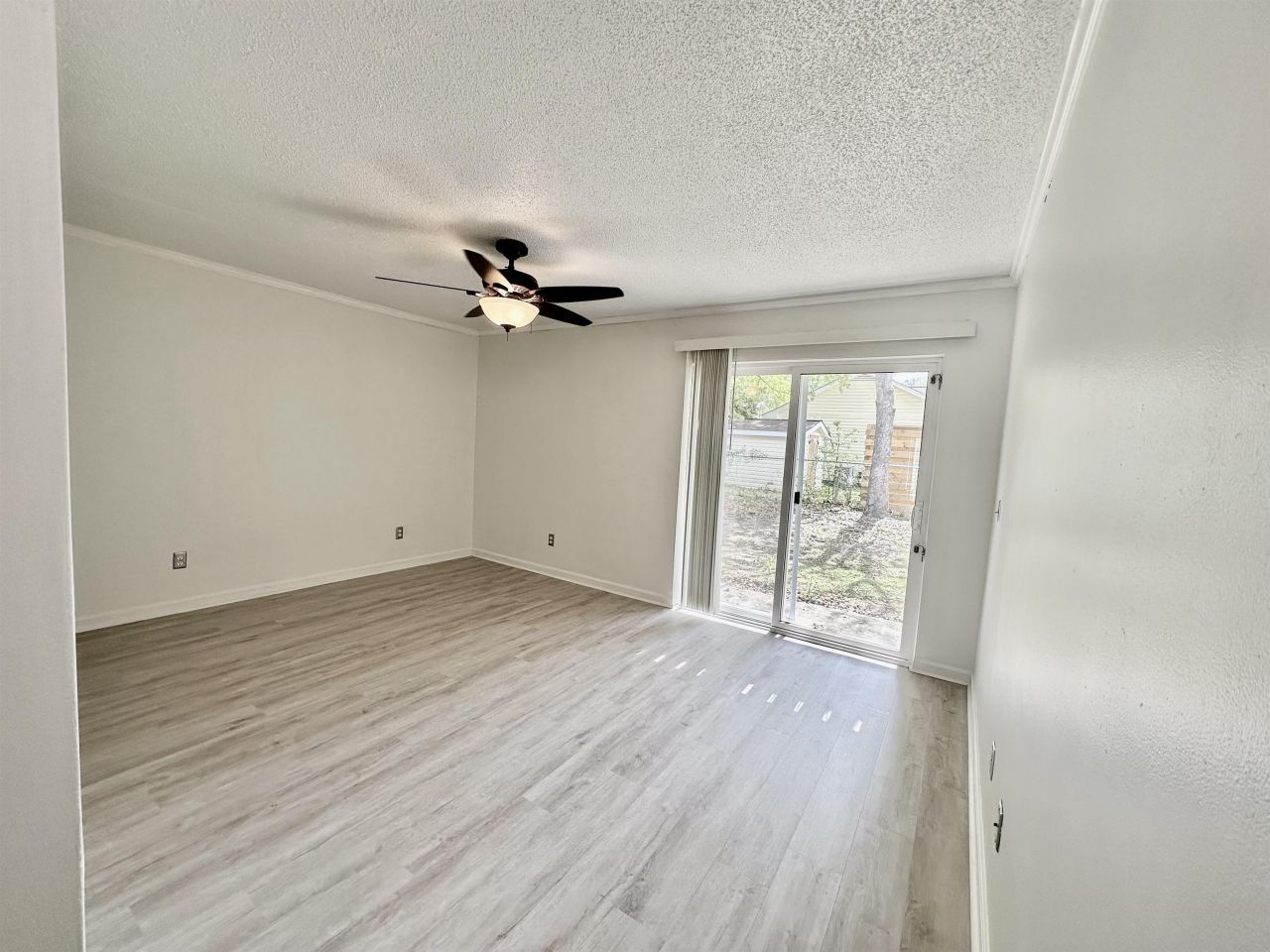 400 Cambridge Circle Photo 9