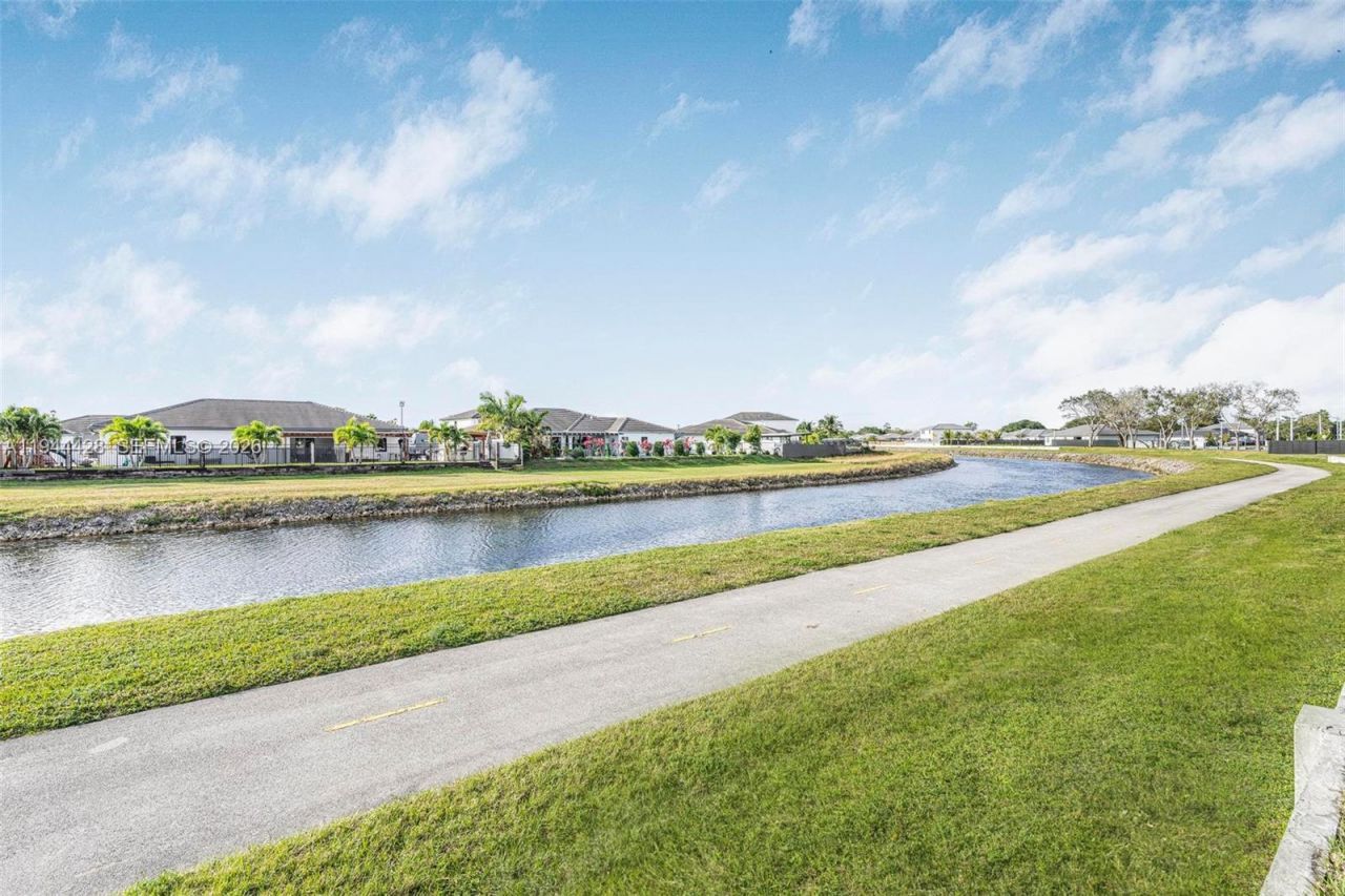 19080 SW 133rd Ct, Miami, FL 33177 Photo