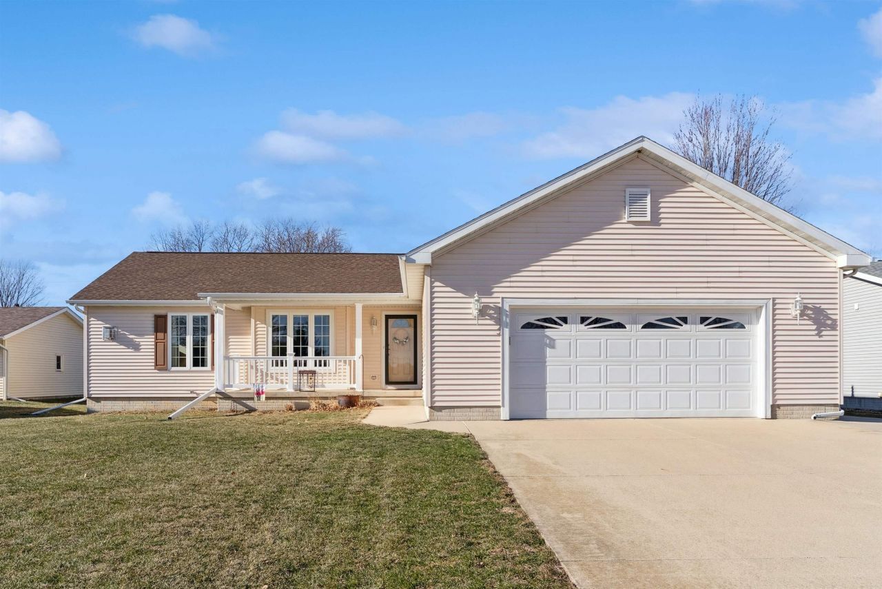 836 Juniper Drive, Waterloo, IA 50702 Main Photo