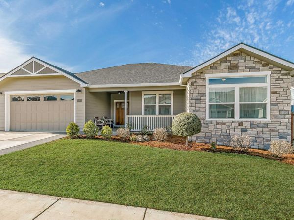 2645 Farmington Avenue, Medford, OR 97504