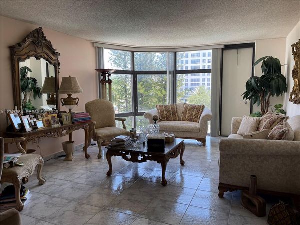20100 W Country Club Dr , Unit 507, Aventura, FL 33180