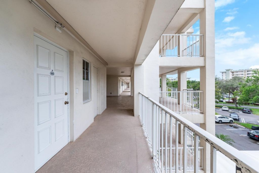 3091 N Course Drive, Unit 406, Pompano Beach, FL 33069 Photo
