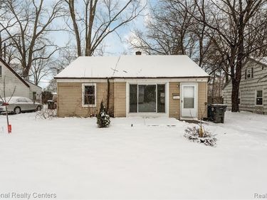 22141 Morton Street, Oak Park, MI 48237