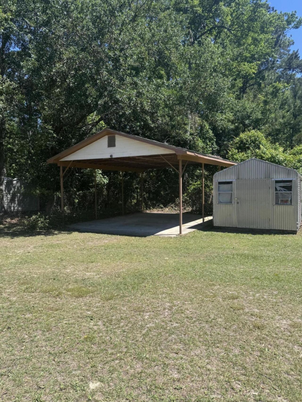 686 W Pine Street Photo 6