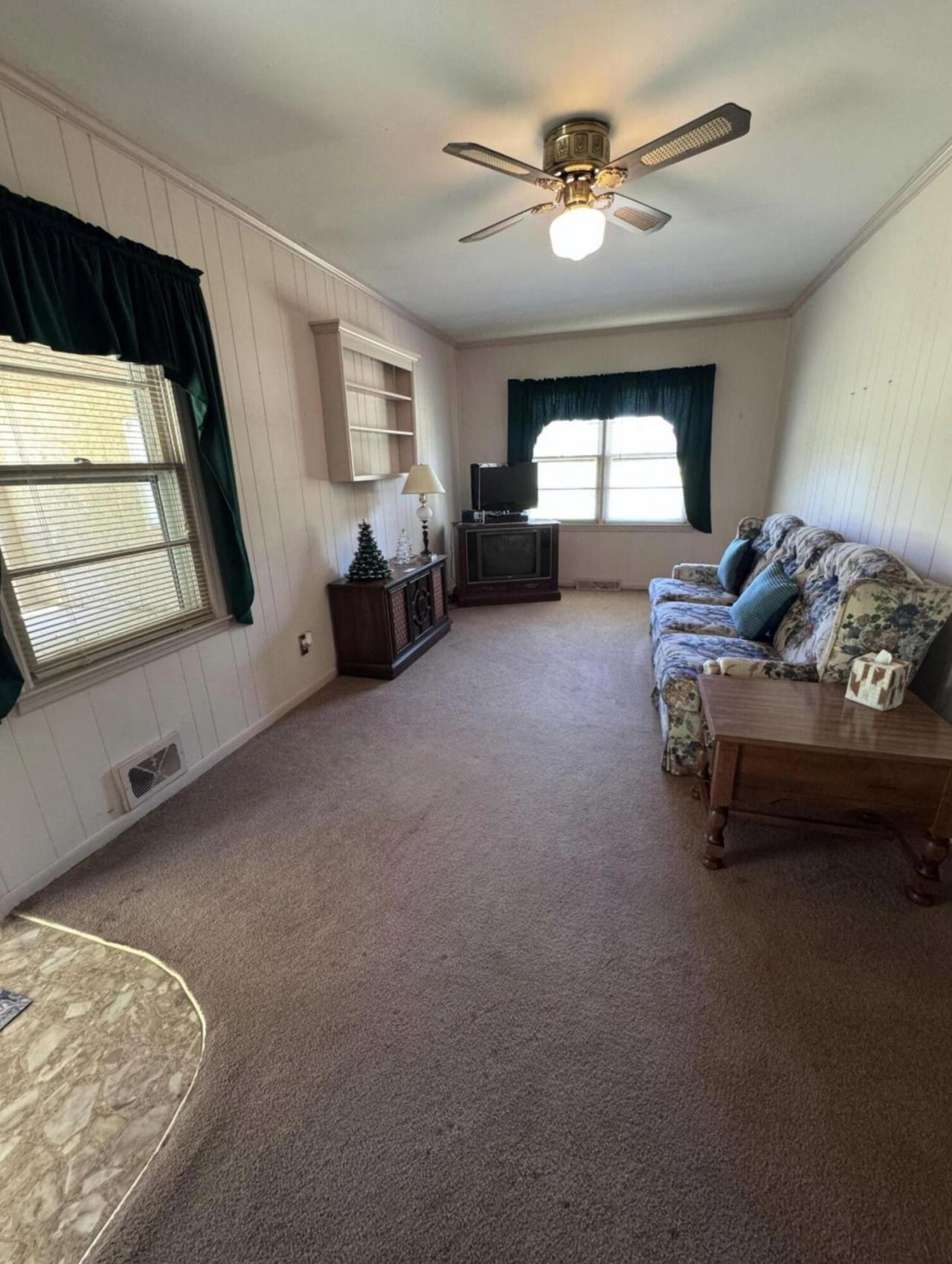 686 W Pine Street Photo 8