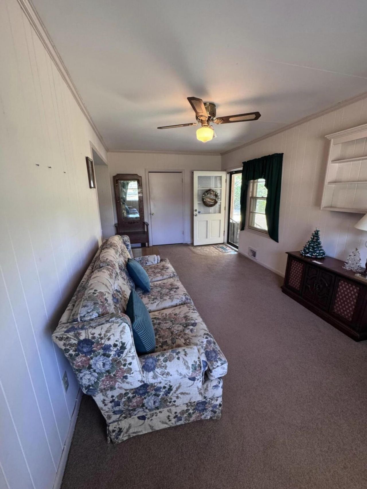 686 W Pine Street Photo 9