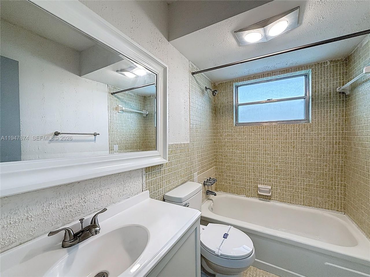 1000 NE 14th Ave, Unit 411, Hallandale Beach, FL 33009 Photo