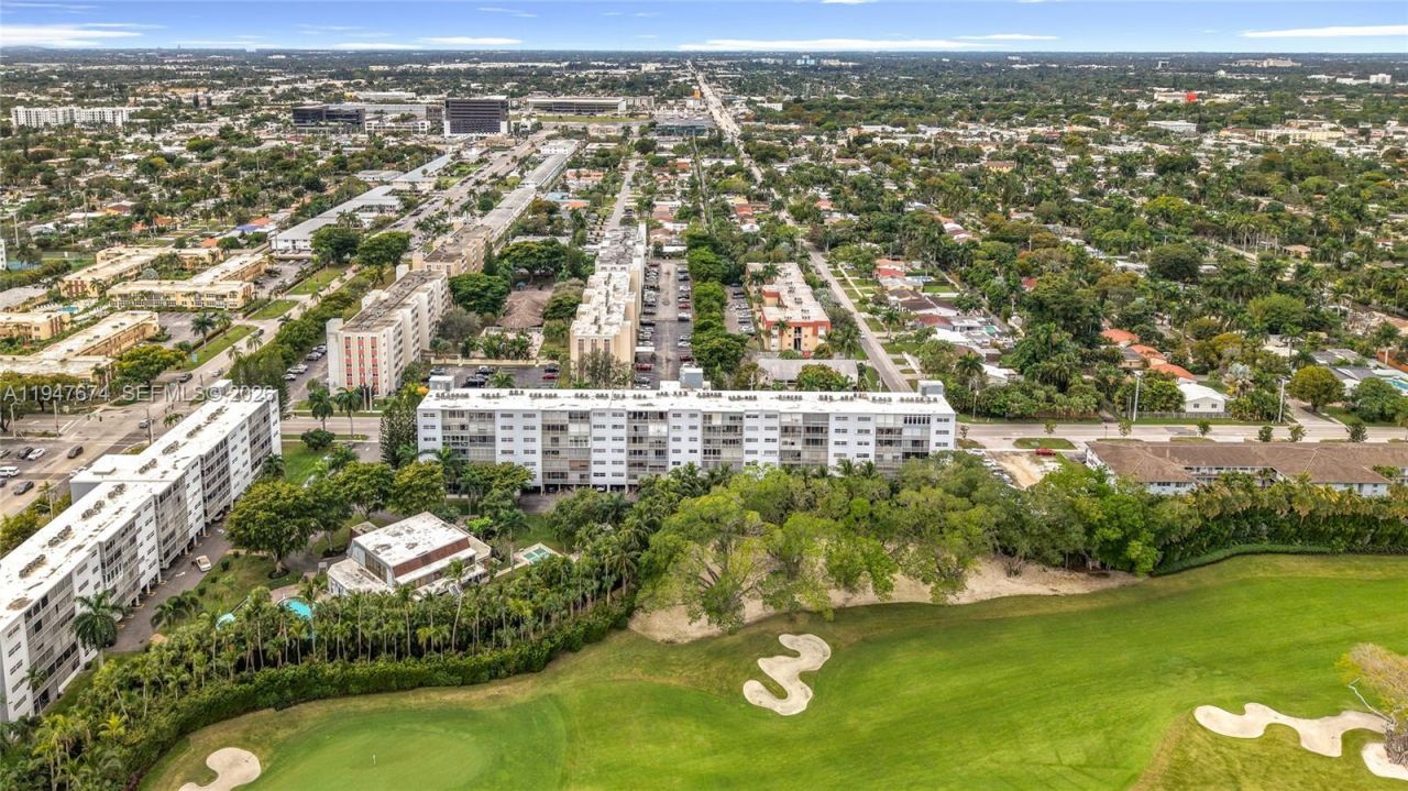 1000 NE 14th Ave, Unit 411, Hallandale Beach, FL 33009 Photo