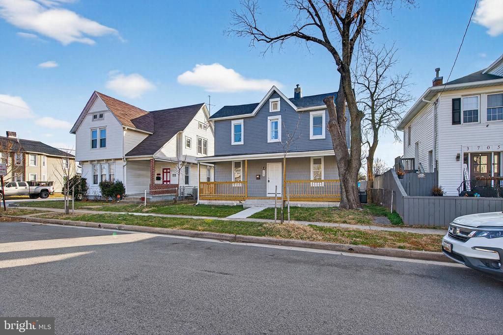 3703 6th Street, Baltimore, MD 21225 Main Photo