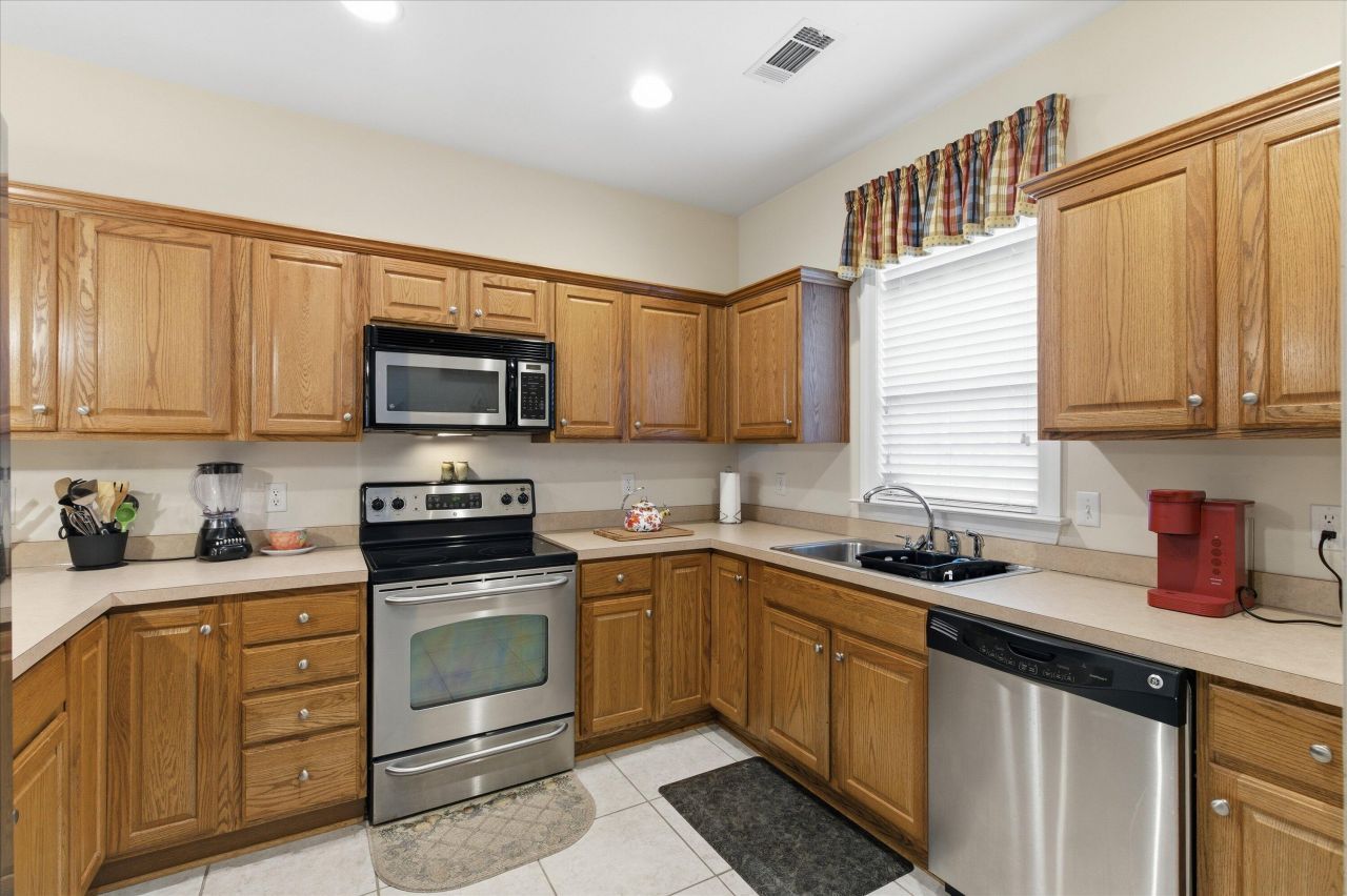 125 Ballard Lane Photo 11