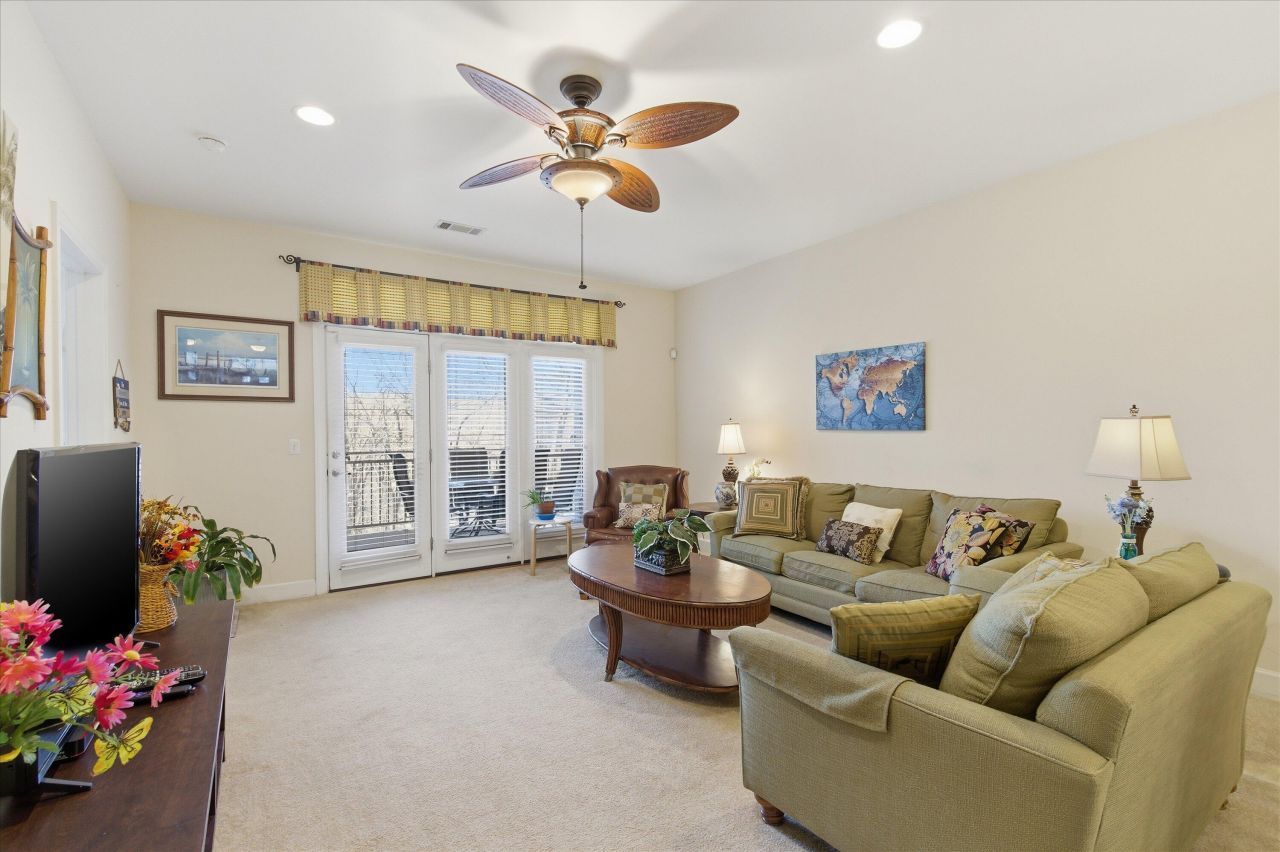 125 Ballard Lane Photo 17