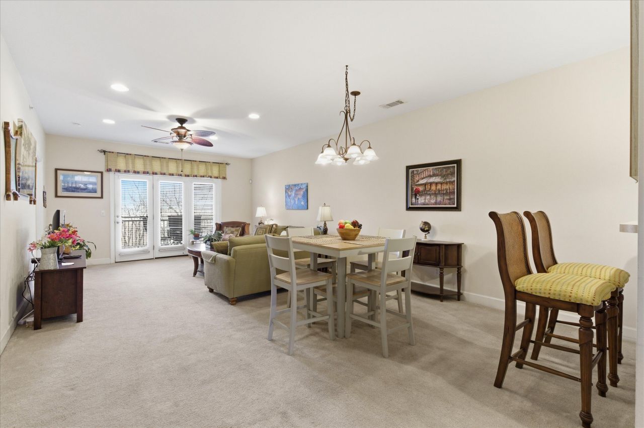 125 Ballard Lane Photo 8