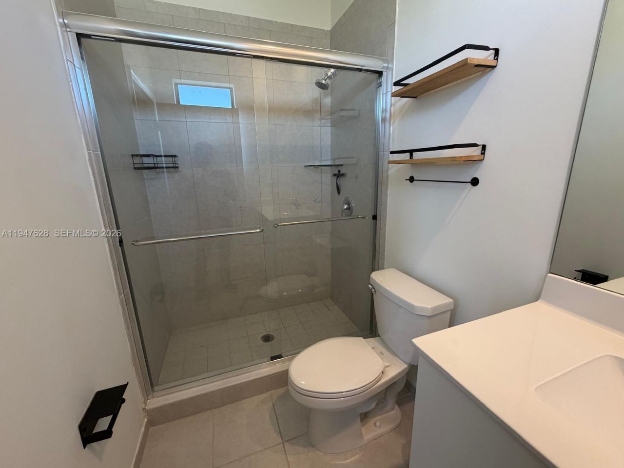 909 NE 211th St , Miami, FL 33179 Photo