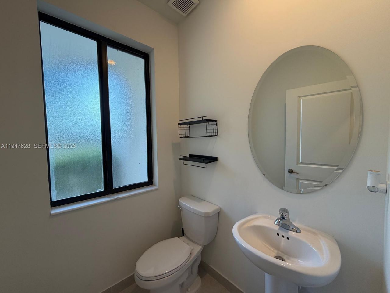 909 NE 211th St , Miami, FL 33179 Photo