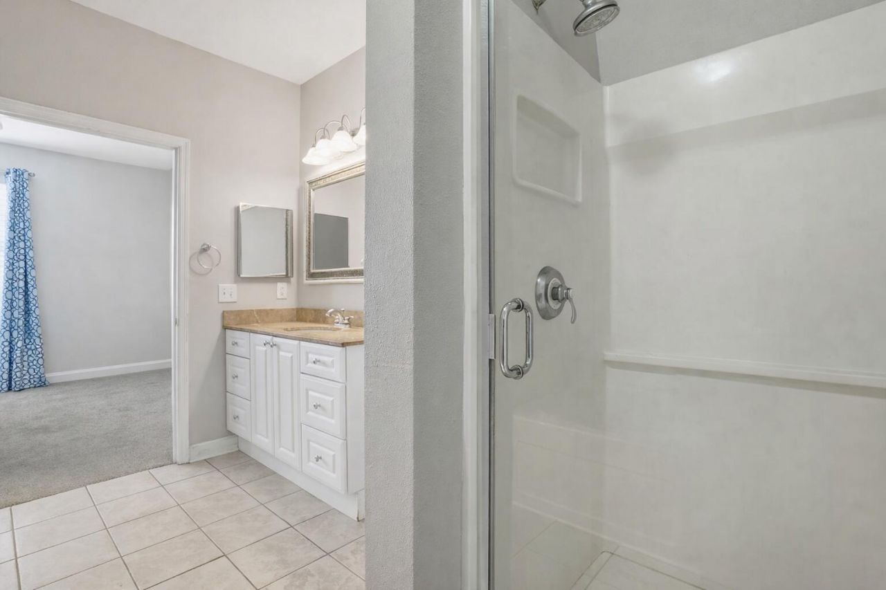 1533 Cambridge Lakes Drive Photo 10