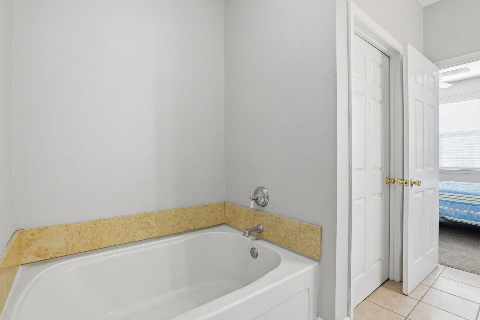 1533 Cambridge Lakes Drive Photo 9