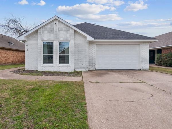 614 Eagle Trace Drive, Arlington, TX 76018