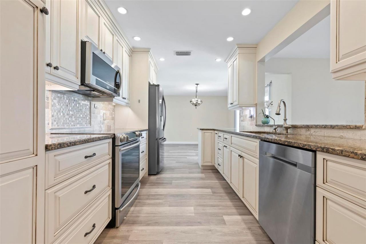 6902 8th Avenue W, Bradenton, FL 34209 Photo