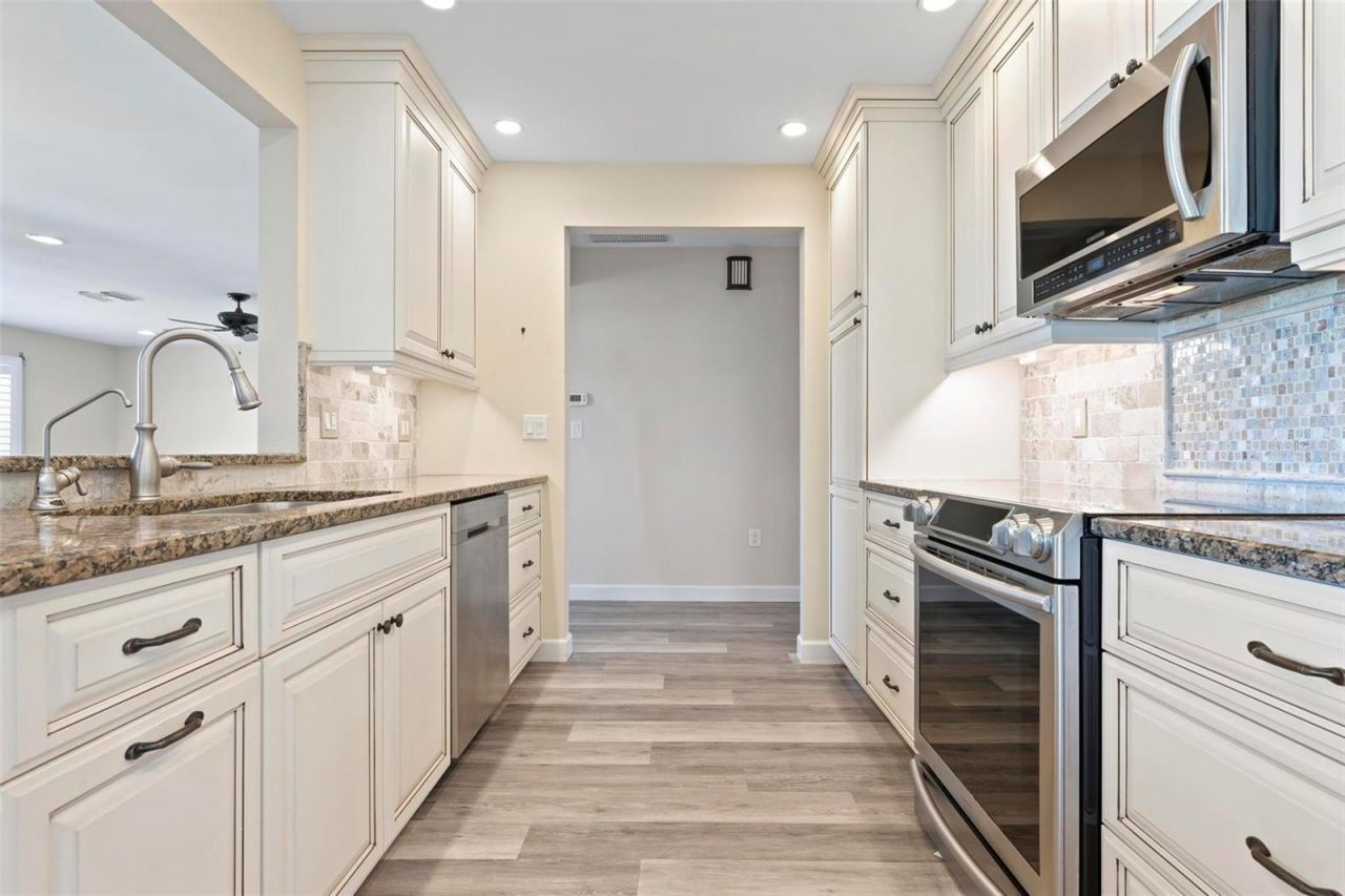 6902 8th Avenue W, Bradenton, FL 34209 Photo