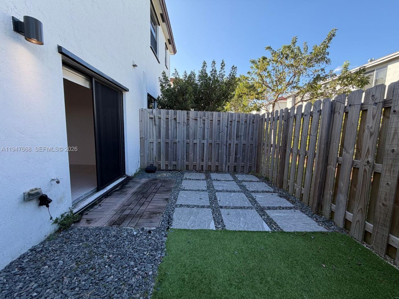 909 NE 211th St, Unit 909, Miami, FL 33179 Photo