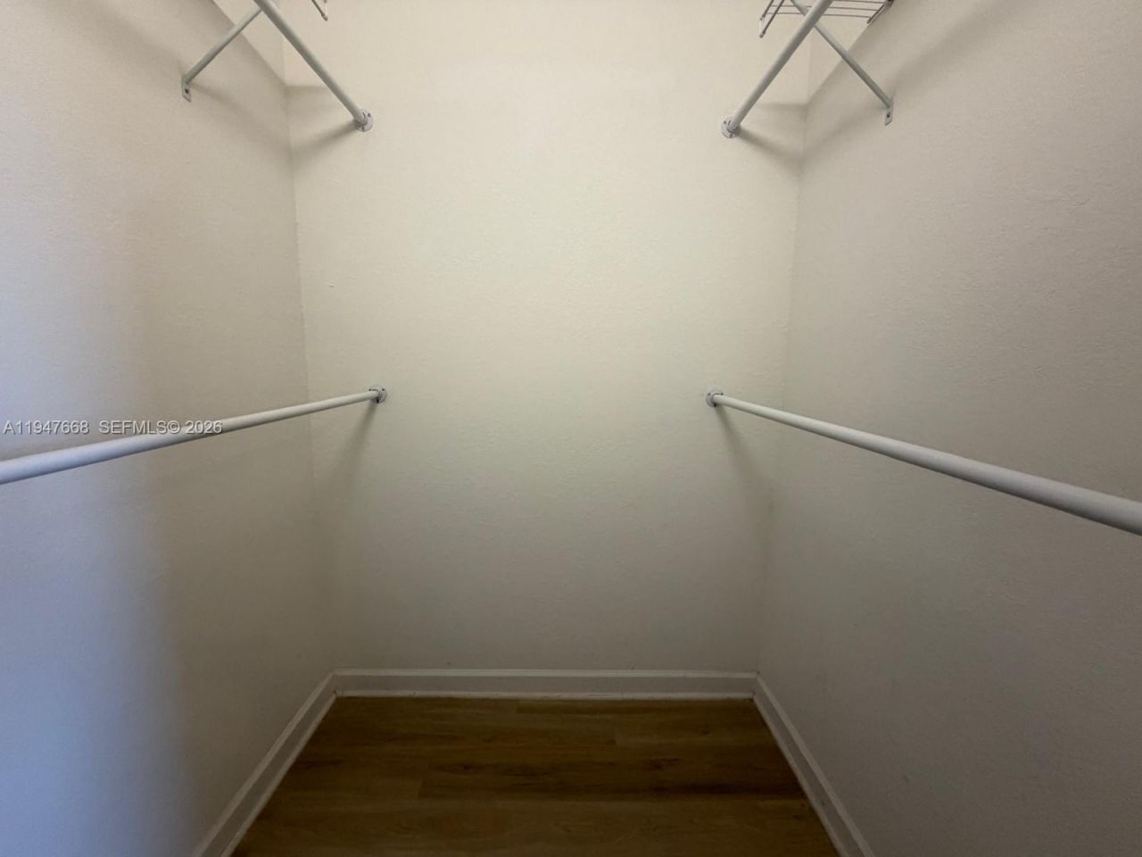 909 NE 211th St, Unit 909, Miami, FL 33179 Photo