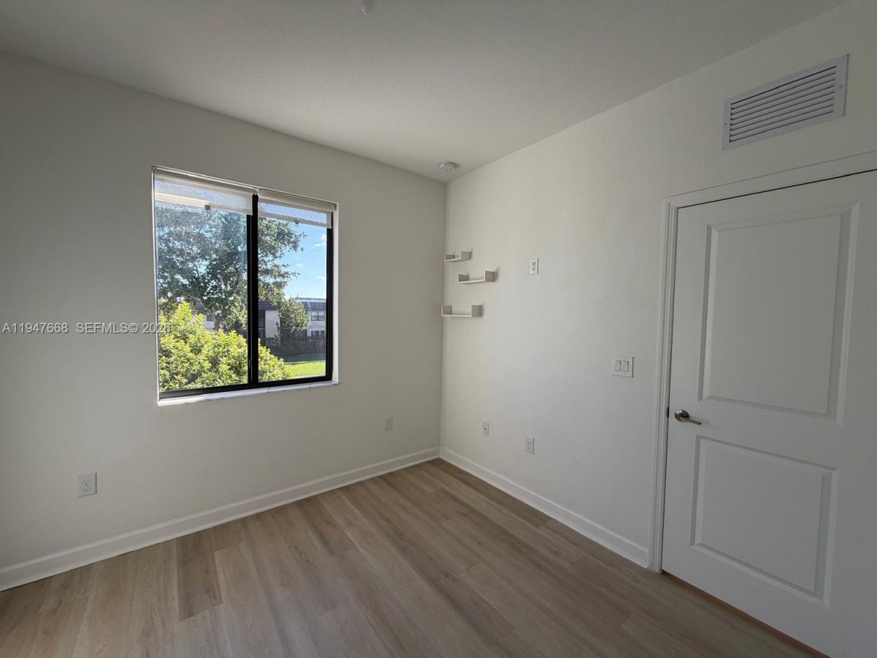 909 NE 211th St, Unit 909, Miami, FL 33179 Photo