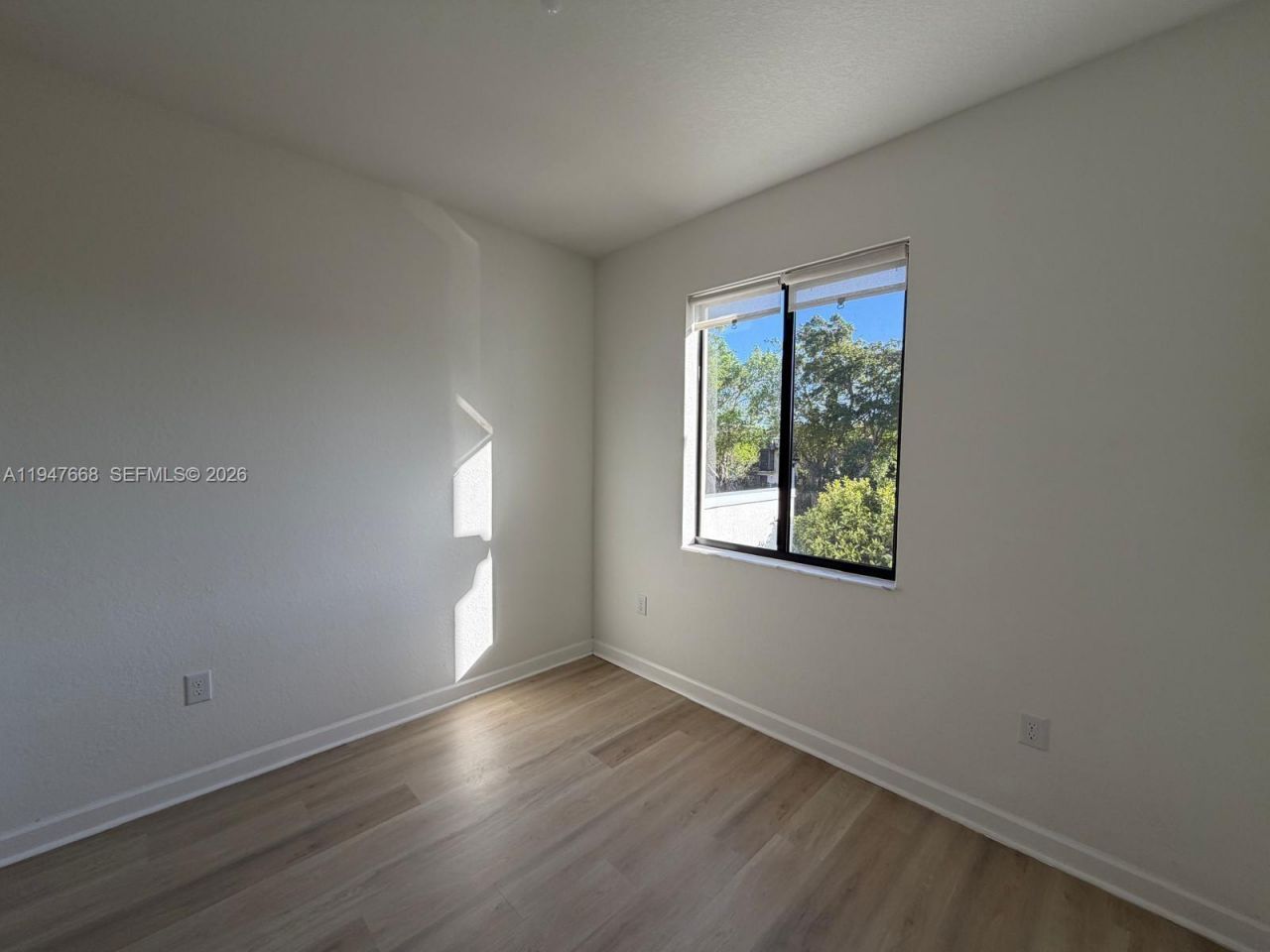 909 NE 211th St, Unit 909, Miami, FL 33179 Photo