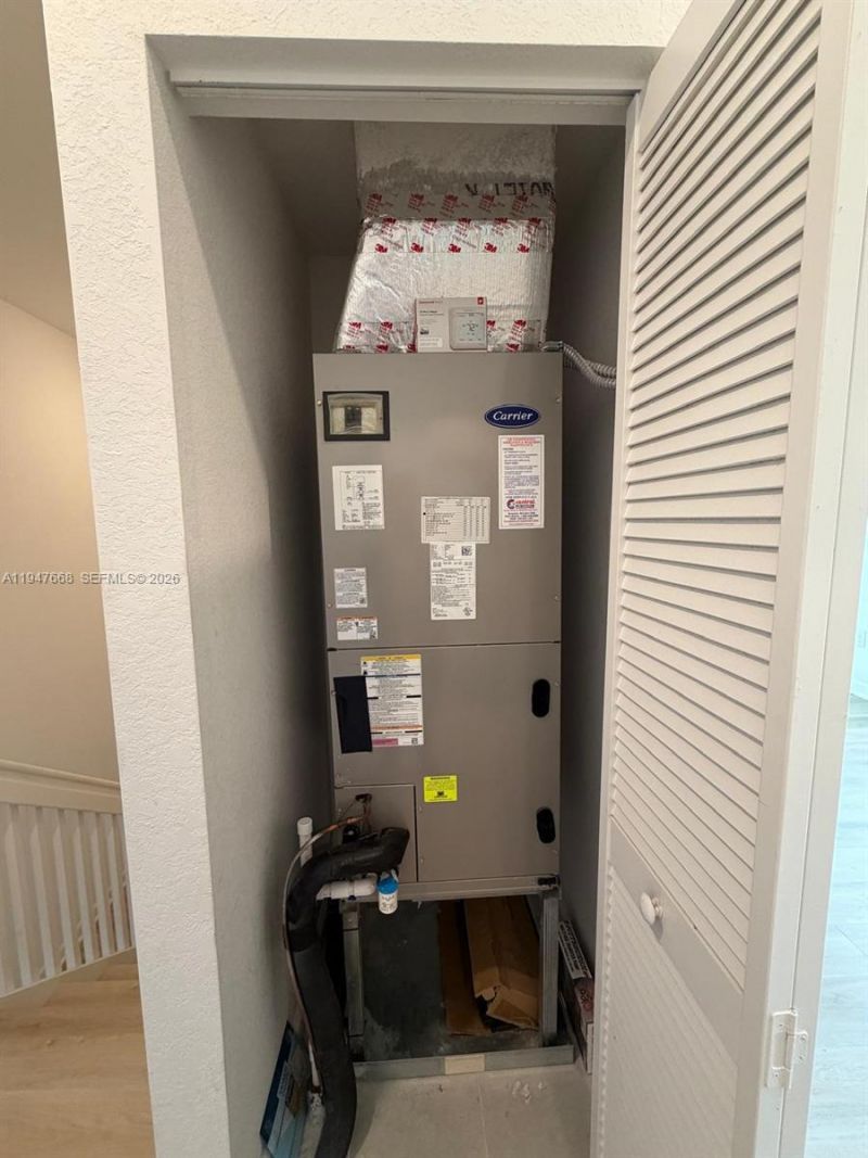 909 NE 211th St, Unit 909, Miami, FL 33179 Photo