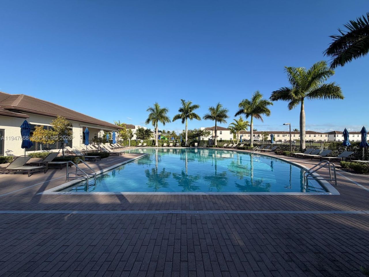 909 NE 211th St, Unit 909, Miami, FL 33179 Photo