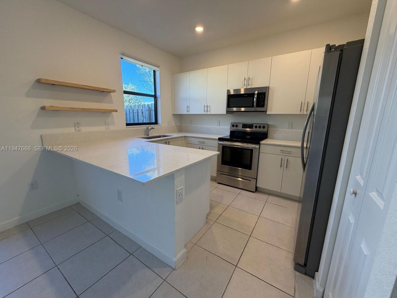 909 NE 211th St, Unit 909, Miami, FL 33179 Photo