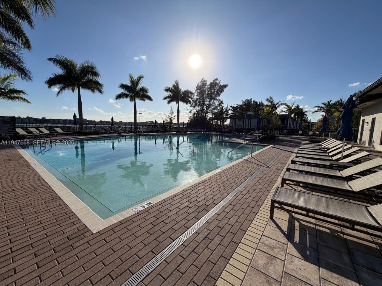 909 NE 211th St, Unit 909, Miami, FL 33179 Photo