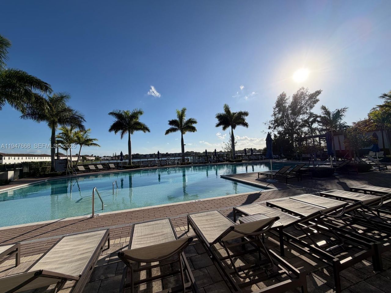 909 NE 211th St, Unit 909, Miami, FL 33179 Photo