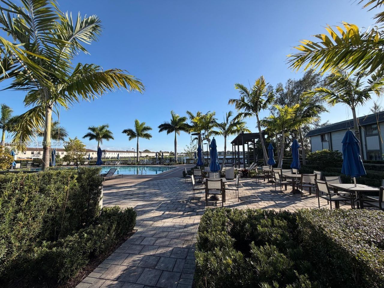 909 NE 211th St, Unit 909, Miami, FL 33179 Photo