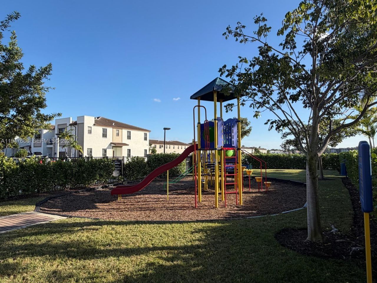 909 NE 211th St, Unit 909, Miami, FL 33179 Photo