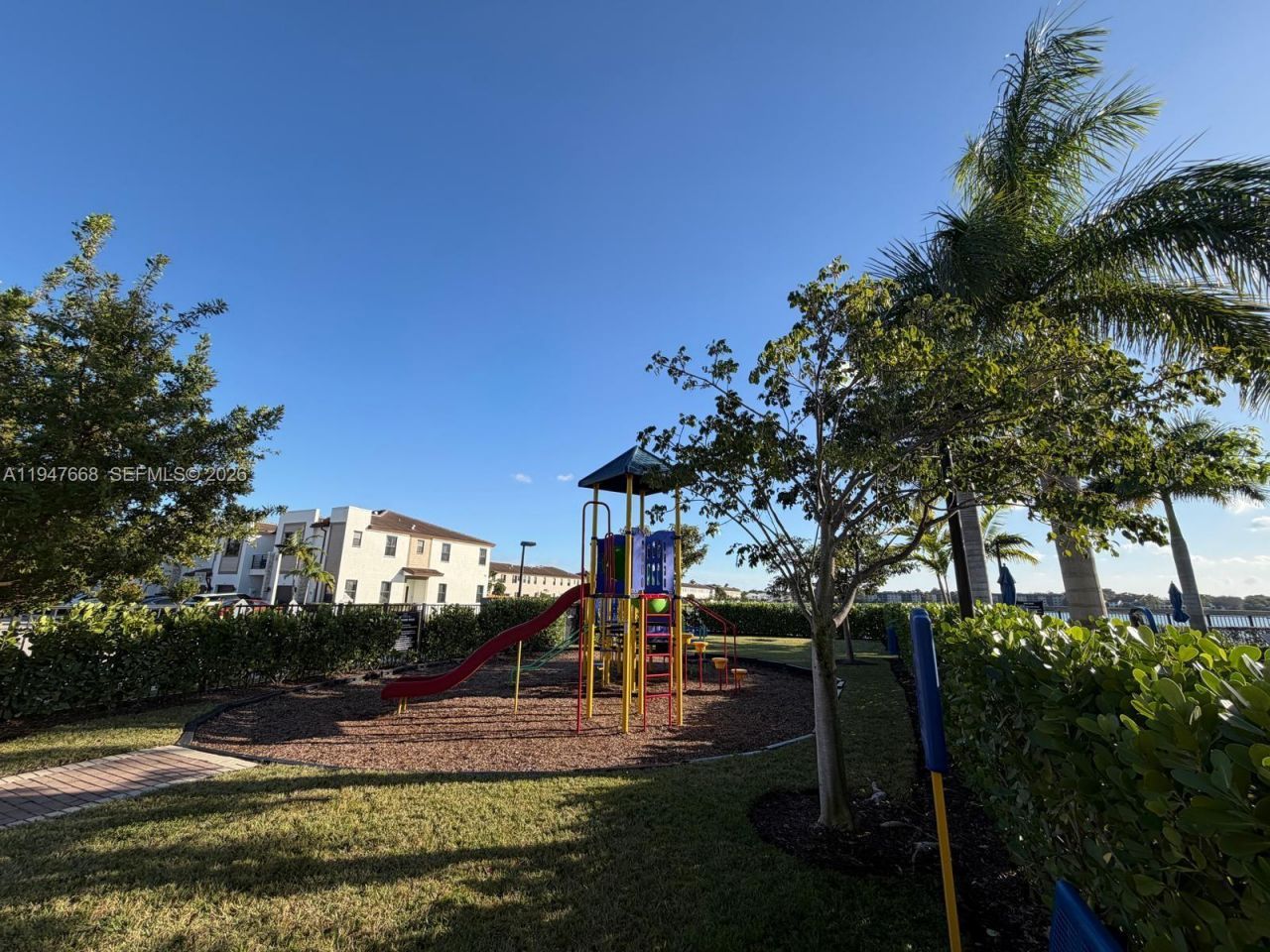 909 NE 211th St, Unit 909, Miami, FL 33179 Photo