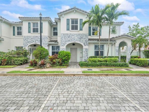 2747 SE 15th St , Homestead, FL 33035