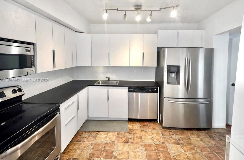 801 Three Islands Blvd, Unit 411, Hallandale Beach, FL 33009 Photo