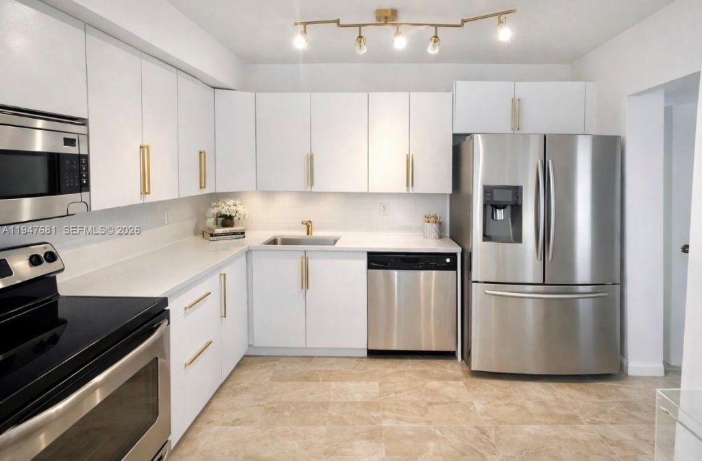 801 Three Islands Blvd, Unit 411, Hallandale Beach, FL 33009 Photo