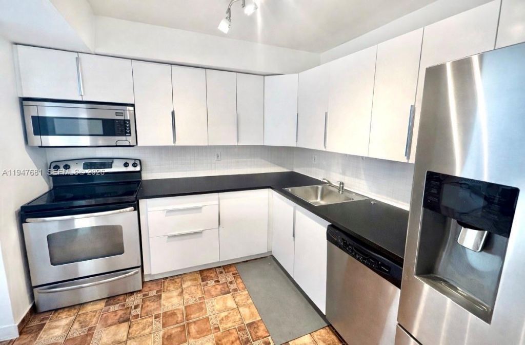 801 Three Islands Blvd, Unit 411, Hallandale Beach, FL 33009 Photo