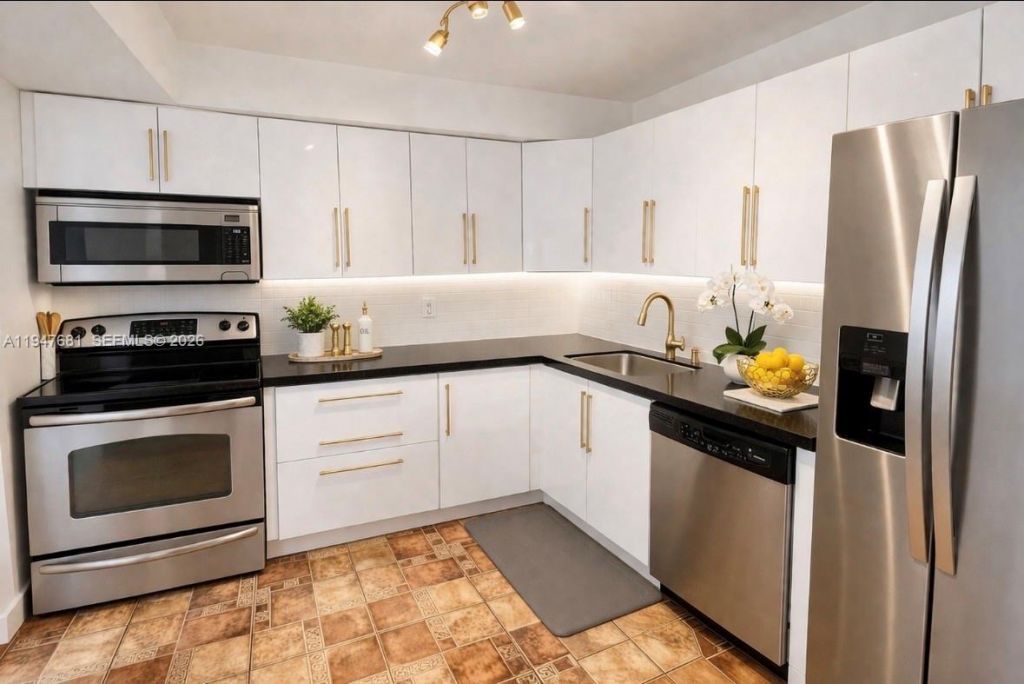 801 Three Islands Blvd, Unit 411, Hallandale Beach, FL 33009 Photo