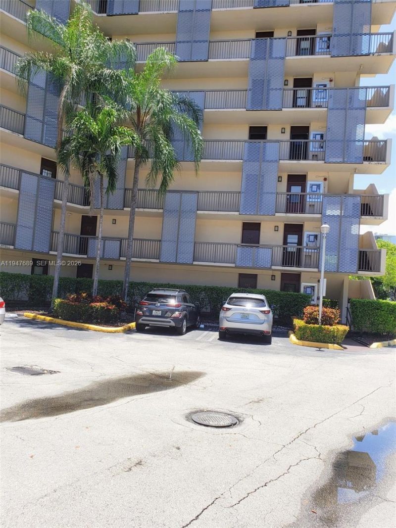 3101 N Country Club Dr, Unit 101, Aventura, FL 33180 Photo